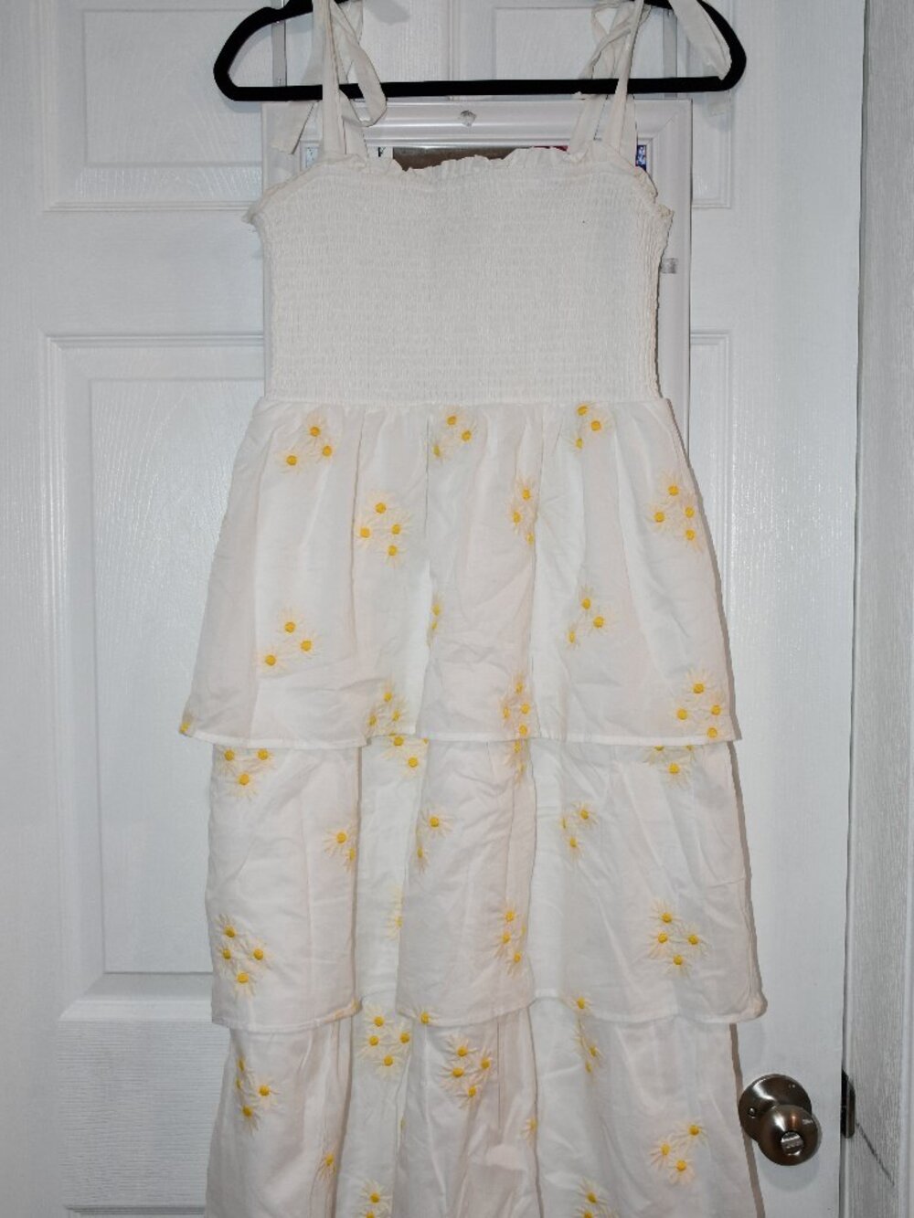 Francesca's White Long Dress w/ Embroidered Daisys, Scrunch Top